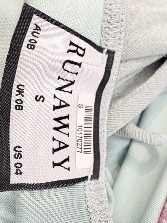 Runaway Jodi midi dress sage green - Picture 8 of 9